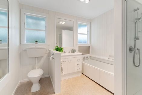 Photo of property in 22 Callender Terrace, Paraparaumu Beach, Paraparaumu, 5032