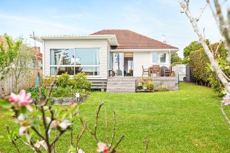 Photo of property in 31 Vodanovich Road, Te Atatu South, Auckland, 0610