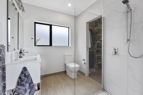 Photo of property in 5a Tupuhi Place, Highlands Park, New Plymouth, 4312