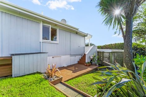 Photo of property in 11b Waiora Road, Stanmore Bay, Whangaparaoa, 0932