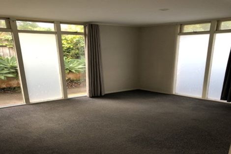 Photo of property in 1/1 Reynolds Place, Torbay, Auckland, 0630