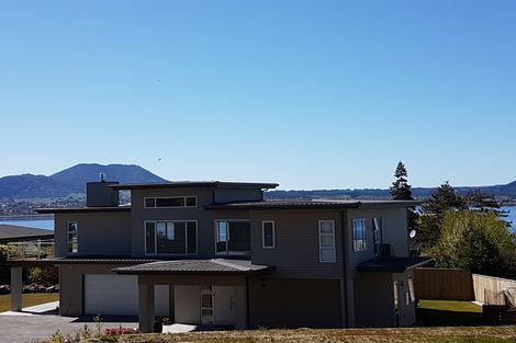 Photo of property in 3b Isobel Street, Acacia Bay, Taupo, 3330