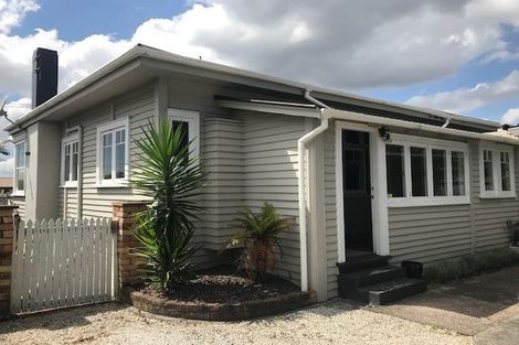 Photo of property in 13 Waterview Road, Favona, Auckland, 2024