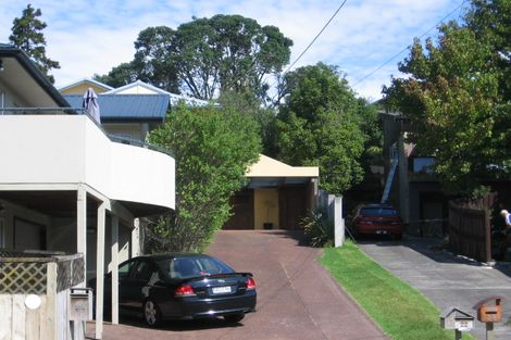 Photo of property in 1/22 Sandown Road, Rothesay Bay, Auckland, 0630