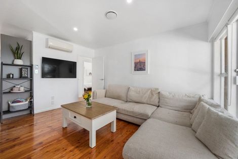 Photo of property in 2/77 Alexander Street, Cockle Bay, Auckland, 2014