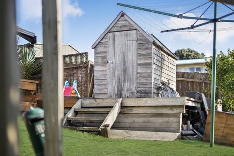 Photo of property in 20 Collingwood Road, Waiuku, 2123