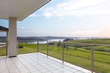 Photo of property in 189 Vaughans Road, Okura, Albany, 0792