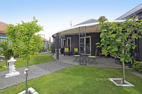 Photo of property in 2 Queens Walk, Taradale, Napier, 4112