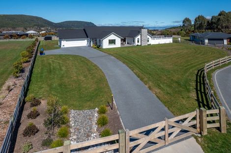 Photo of property in 9 Kanuka Grove, Kinloch, Taupo, 3377