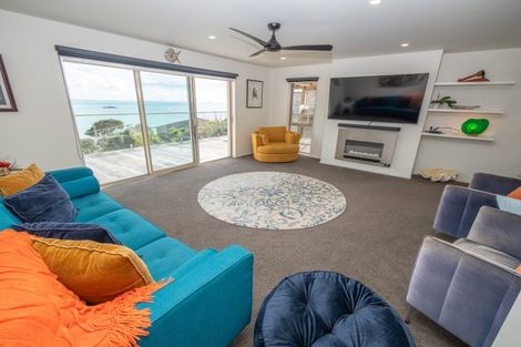 Photo of property in 16 Rangikapiti Road, Coopers Beach, 0420