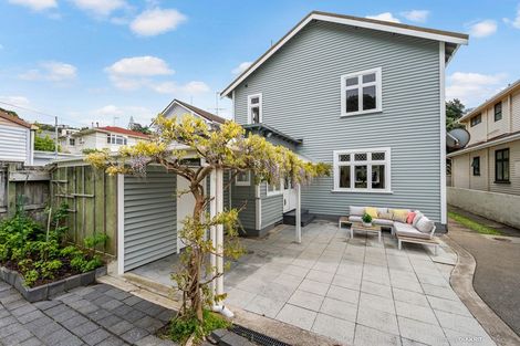 Photo of property in 43 Severn Street, Island Bay, Wellington, 6023