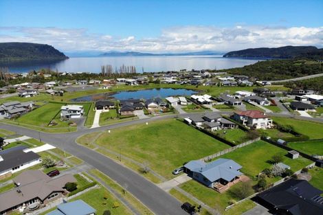 Photo of property in 2 Pukeko Way, Kinloch, Taupo, 3377