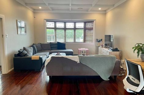 Photo of property in 17 Pakuranga Road, Pakuranga, Auckland, 2010