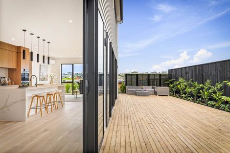 Photo of property in 8 Fender Place, Long Bay, Auckland, 0630