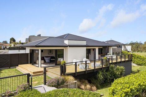 Photo of property in 5a Tupuhi Place, Highlands Park, New Plymouth, 4312
