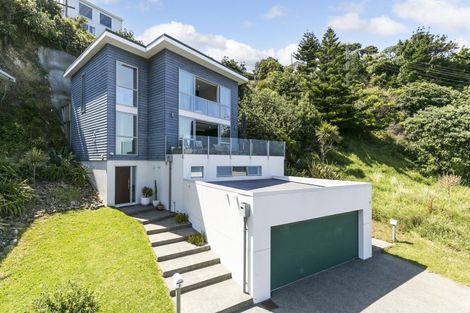 Photo of property in 6 Owhiro Bay Parade, Island Bay, Wellington, 6023