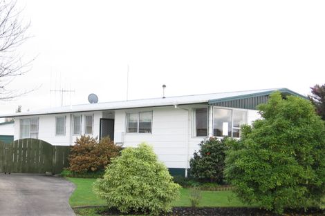 Photo of property in 28 Escort Grove, Awapuni, Palmerston North, 4412