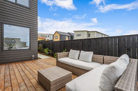 Photo of property in 5 Makumaku Place, Long Bay, Auckland, 0630