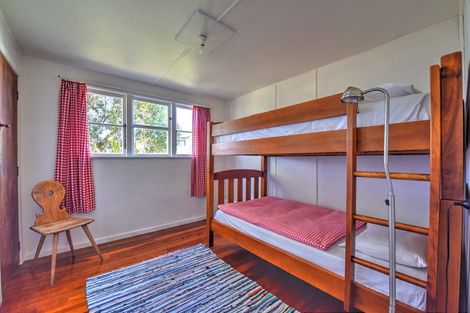 Photo of property in 501 Waikawa Curio Bay Road, Curio Bay, Tokanui, 9884