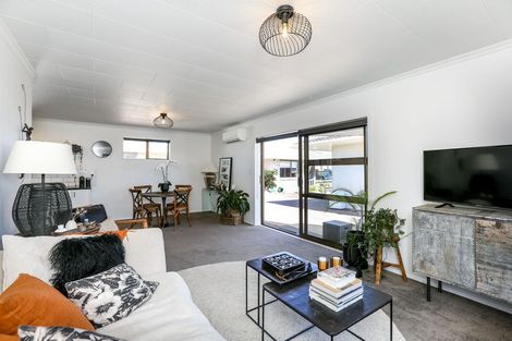 Photo of property in 504 Devon Street East, Strandon, New Plymouth, 4312