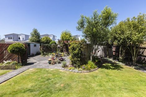Photo of property in 8 Edron Place, Redwood, Christchurch, 8051