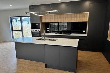 Photo of property in 10 Snuggery Loop, Orewa, 0931