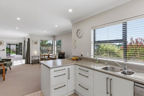 Photo of property in 2 Pearson Place, Paraparaumu, 5032