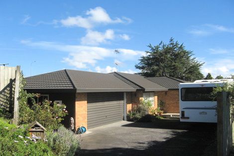 Photo of property in 10 Lochend Place, Highland Park, Auckland, 2010