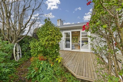 Photo of property in 6 Carl Avenue, Havelock North, 4130