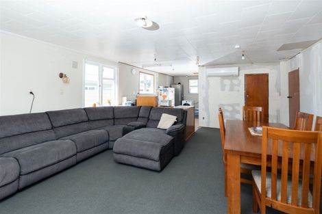 Photo of property in 42 Montgomery Crescent, Bader, Hamilton, 3206