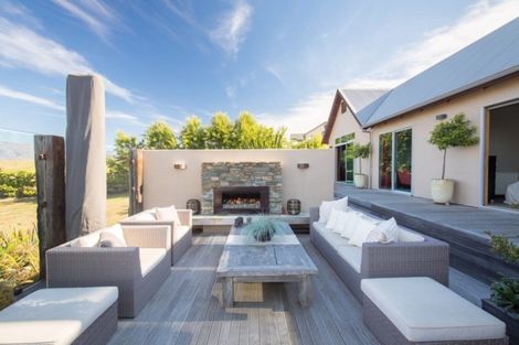 Photo of property in 1 Peak View Ridge, Wanaka, 9305