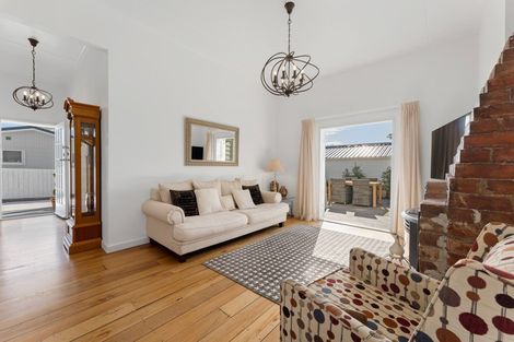 Photo of property in 9 Mayfair Place, Westown, New Plymouth, 4310