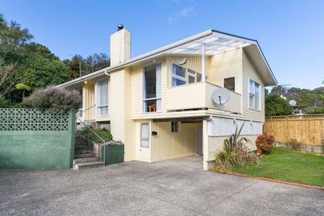 Photo of property in 5 Silverbirch Grove, Churton Park, Wellington, 6037