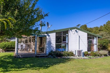 Photo of property in Ruatiti Cottage, 1693 Ruatiti Road, Ruatiti, Raetihi, 4696