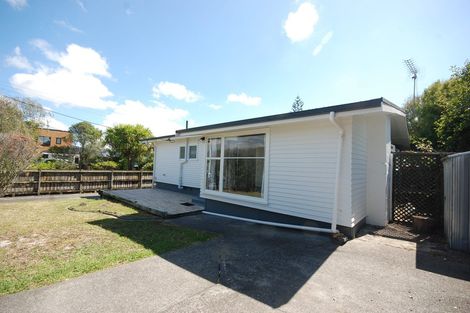 Photo of property in 1 Renata Crescent, Te Atatu Peninsula, Auckland, 0610