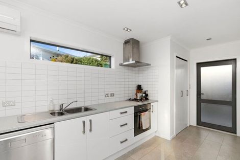 Photo of property in 19b Miles Crescent, Newlands, Wellington, 6037