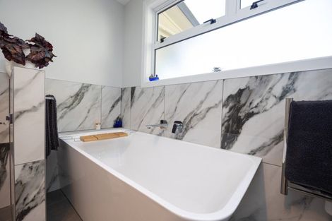 Photo of property in 658 Roberts Line, Kelvin Grove, Palmerston North, 4470