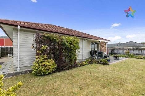 Photo of property in 38 Woodland Mews, Wainuiomata, Lower Hutt, 5014