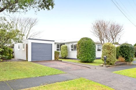 Photo of property in 9 Elm Grove, Westown, New Plymouth, 4310