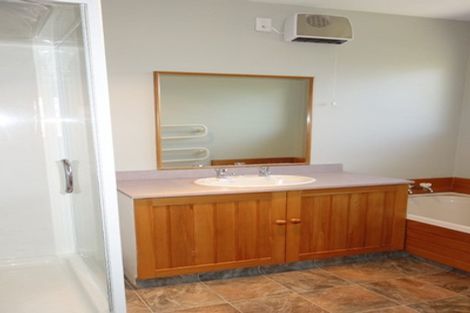 Photo of property in 2/67 Veitches Road, Casebrook, Christchurch, 8051