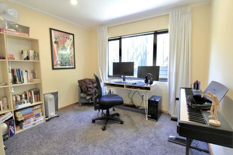 Photo of property in 25a Spenmoor Street, Newlands, Wellington, 6037