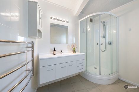 Photo of property in 18 Magnolia Grove, Maungaraki, Lower Hutt, 5010