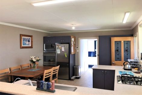 Photo of property in 30 Main Road, Clinton, 9534