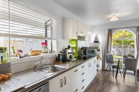 Photo of property in 25b Olive Terrace, Paraparaumu Beach, Paraparaumu, 5032