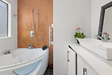 Photo of property in 3/7 Alston Avenue, Kelston, Auckland, 0602