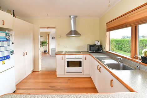 Photo of property in 100 South Head Road, South Head, Helensville, 0874