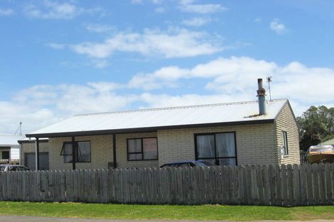 Photo of property in 76 Maplesden Drive, Clendon Park, Auckland, 2103