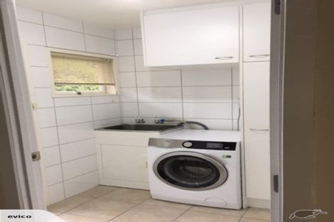 Photo of property in 355 Pakuranga Road, Pakuranga Heights, Auckland, 2010