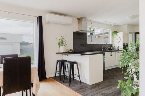 Photo of property in 4 Sutherland Crescent, Westbrook, Palmerston North, 4412