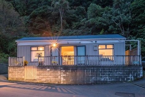 Photo of property in 92 Duncan Terrace, Kilbirnie, Wellington, 6022